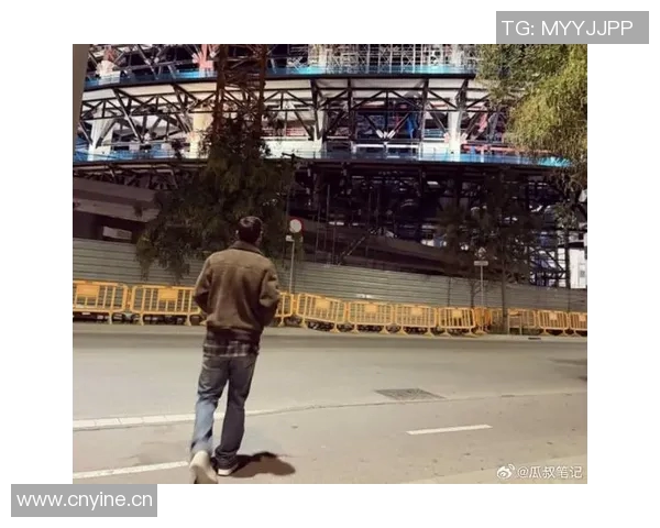 梅西社媒分享诺坎普打卡热潮球迷争相拍照留念